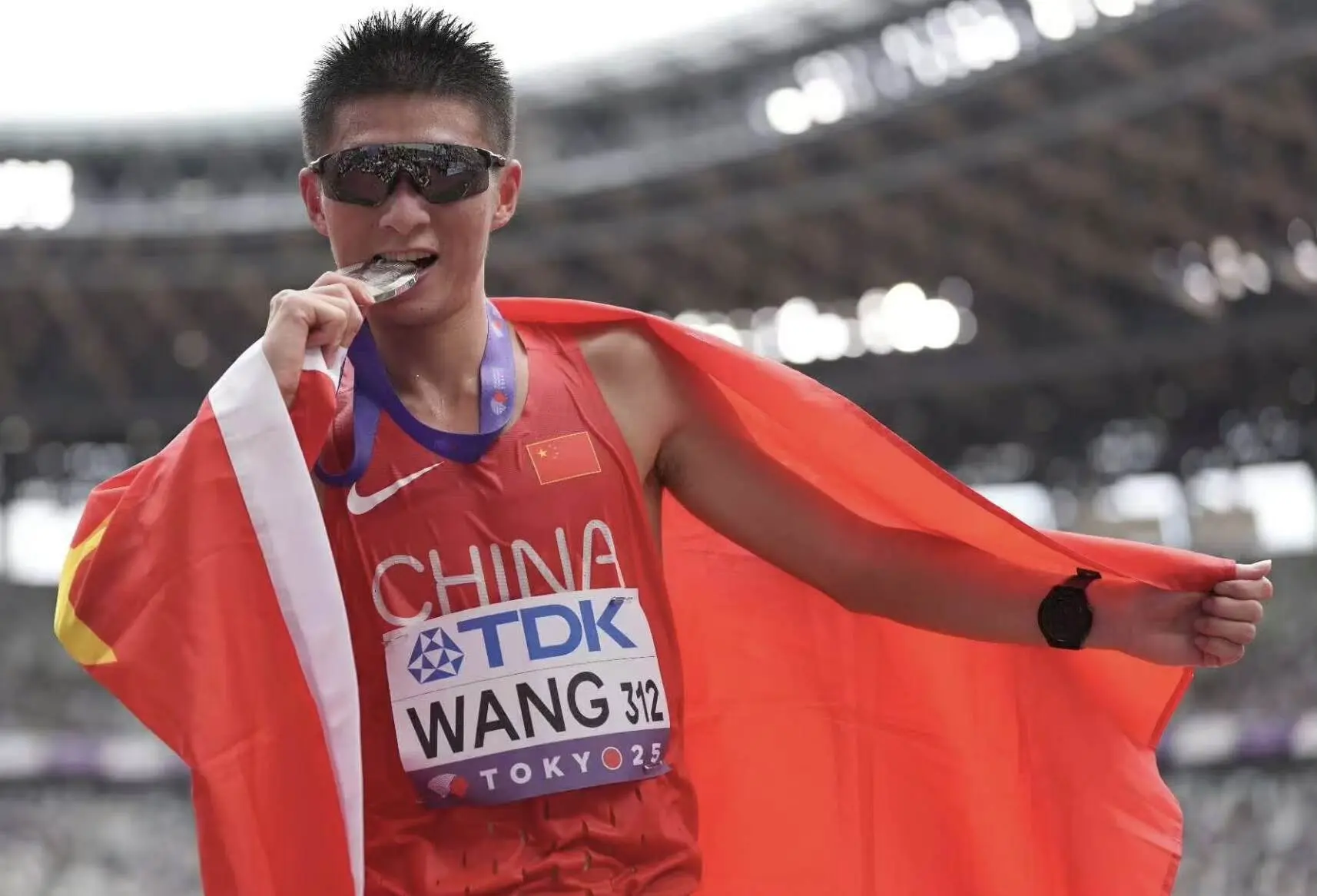 男子跳远项, 秒的成绩勇, yid