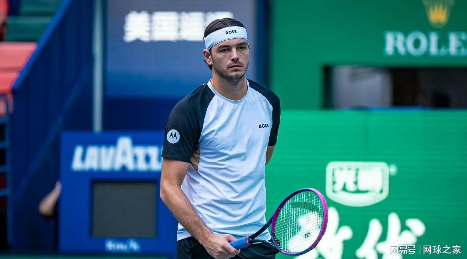 强烈不满, 表现显然未 强烈不满, 表现显然未